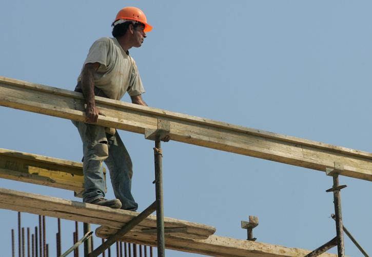 Εγκατέλειψαν την Ελλάδα οι μισοί αλλοδαποί το 2025